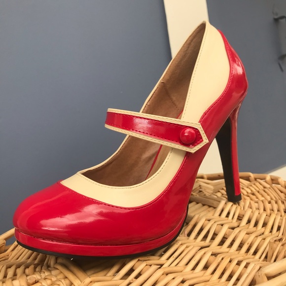 Vintage 1940s-1950s style Red Heels - Picture 3 of 8